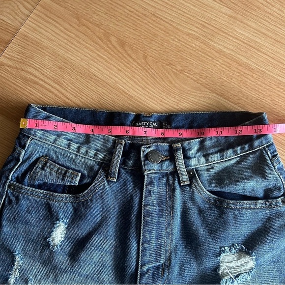 NWT Nasty Gal Organic Denim Distressed High Waisted Jean Shorts Women’s 4 - Picture 5 of 9